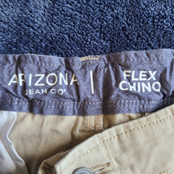 Arizona Flex Chino Shorts Tan Size 20 Husky - Picture 2 of 6